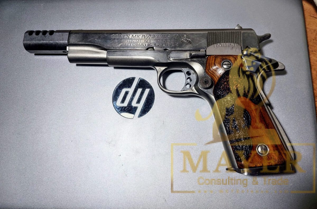 Colt MK4 Series 70 with flash hider